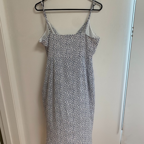 Blue and white patterned dress - Picture 2 of 3